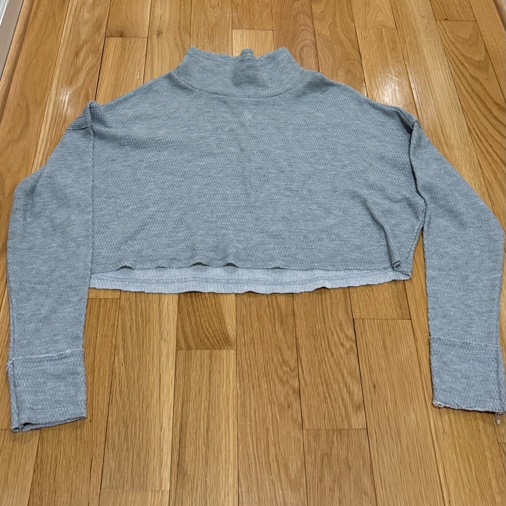 Stylish Gray Women's Crop Top